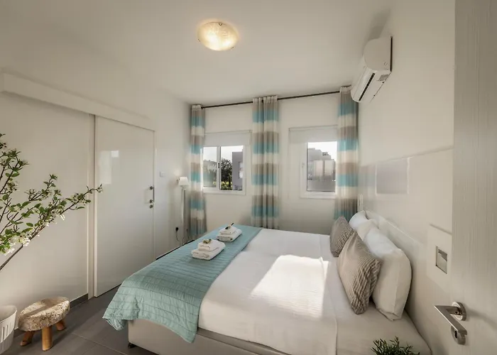 Alina Βίλα Πρωταράς