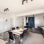 Alina Villa