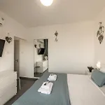 Alina *