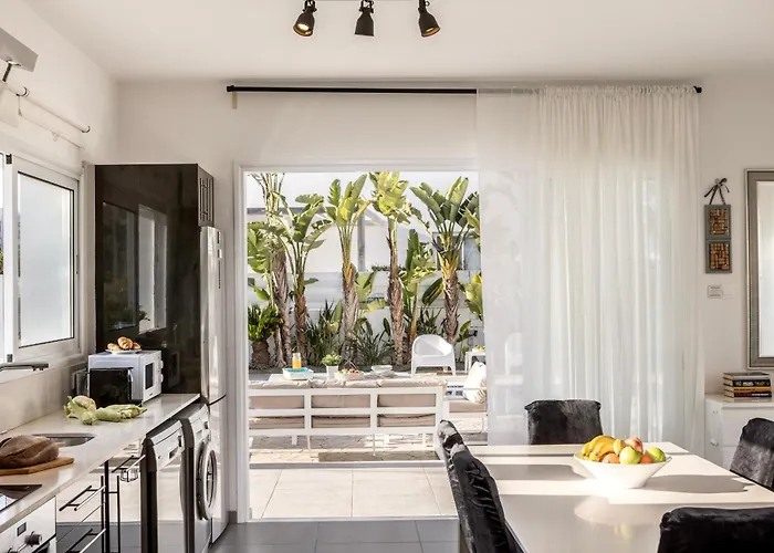 Alina Willa Protaras